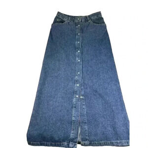 Vintage women’s GAP size 6 long denim snap front
 skirt